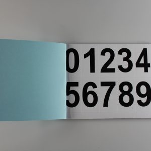 Numerki dowodowe samoprzylepne (25x49mm), zakres 0-9, czarne cyfry na białym tle, 25 ark